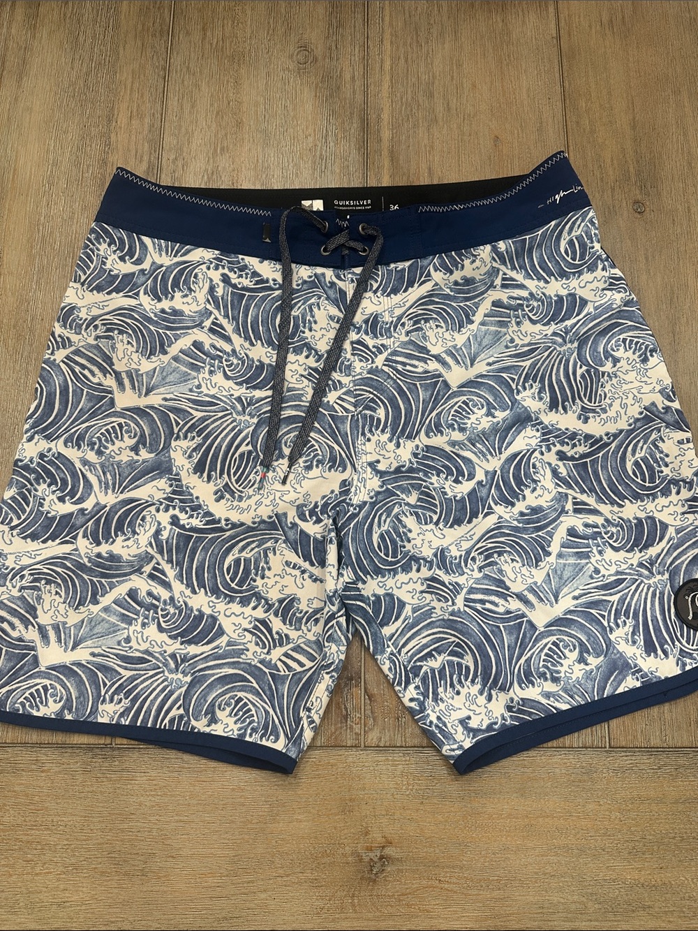 Quicksilver Highline “Party Wave” Boardshorts | Size 36